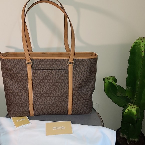 Authentic Michael Kors Purse - Picture 4 of 4